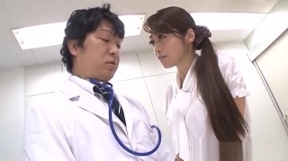 美人な熟女妻が診察室で医師からザーメンを搾り取る