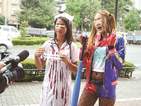 渋谷×ハロウィン＝お股ゆるゆるｗｗ　ゾンビナースにハーレークィ○ン仮装のギャルまとめて中出し乱交「どっちが多い？」ｗｗ